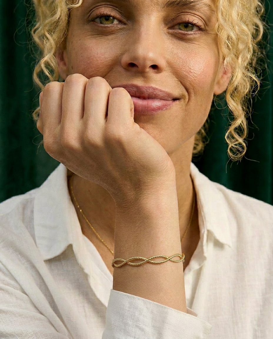 The Calla Bended Link Bangle
