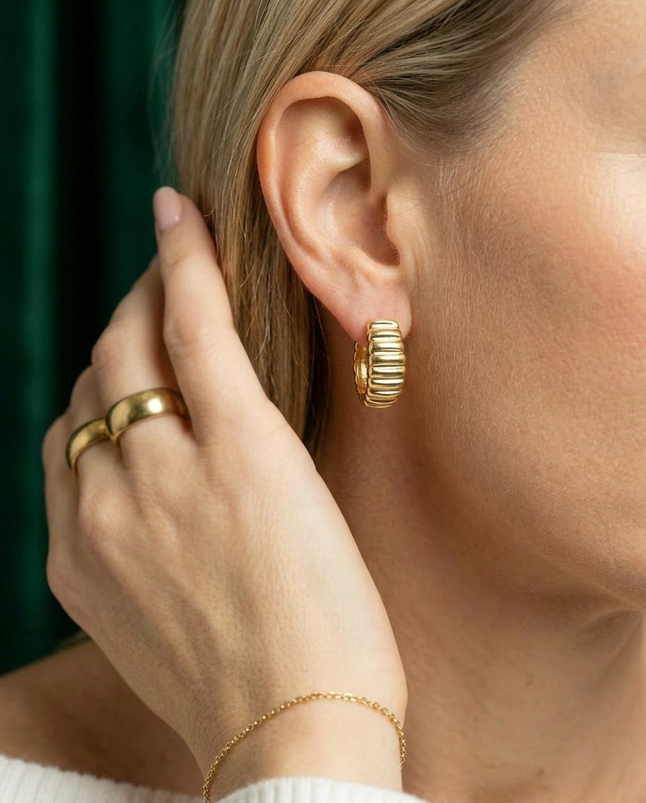 Parrot Tulip 14k Gold Wavy Hoops