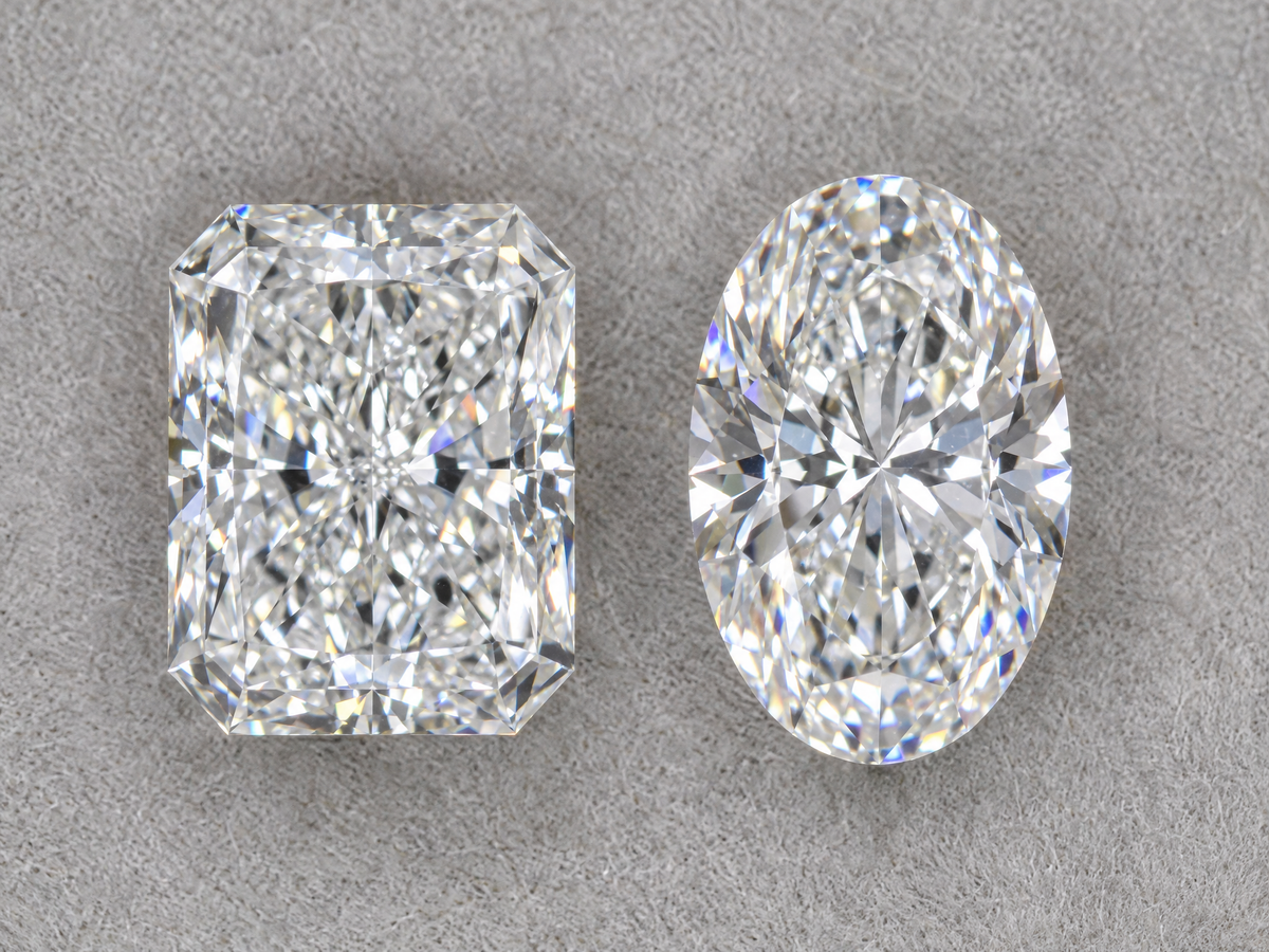 A radiant cut diamond and an oval diamond of the same carat weight side by side, face up